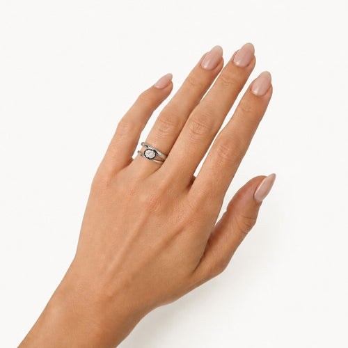 Stříbrný prsten s oválným světle žlutým zirkonem