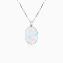 Pendentif en argent sterling avec opale ovale.