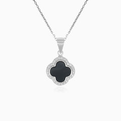 Colgante de trébol con ónix en plata de ley