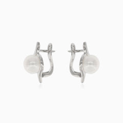 Silver earrings with pearl