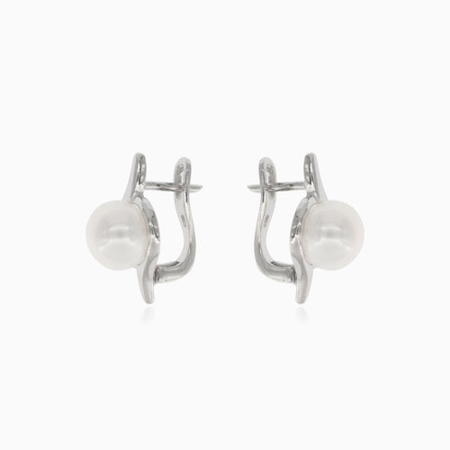 Silver earrings with pearl