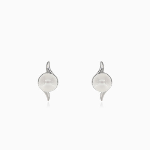 Silver earrings with pearl