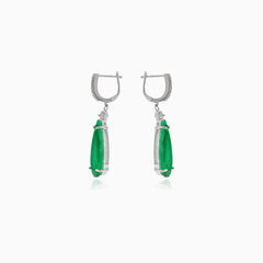 Boucles d’oreilles pendantes en argent avec une goutte d’émeraude synthétique