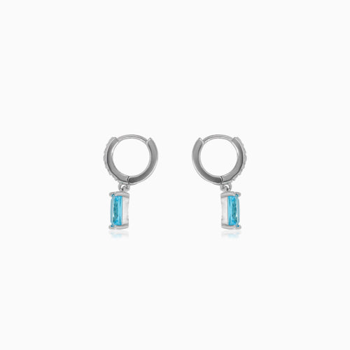 Sterlingsilber-Ohrringe mit blauer Topas-Eleganz