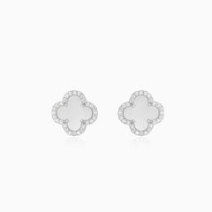 Boucles d’oreilles pendantes trèfle en perle et argent sterling
