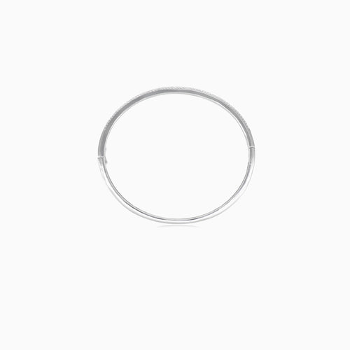 Pulsera rígida de plata con circonitas cúbicas de corte redondo y esmeralda