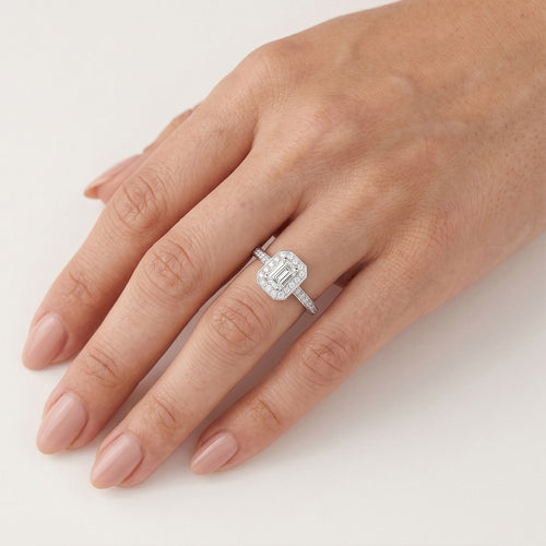 Prsten s halo diamantem emerald brusu z bílého zlata
