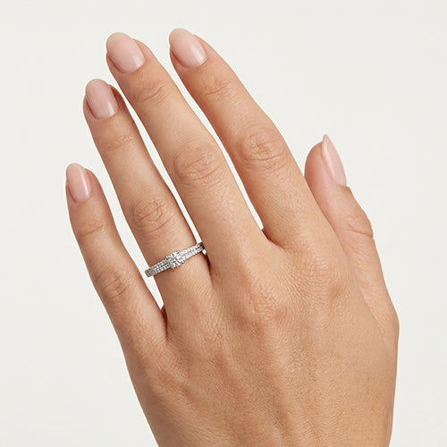 Diamond Ring with Sparkling Shoulders