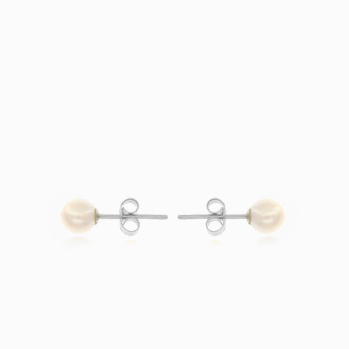 Boucles d'oreilles puces en or blanc avec perle blanche