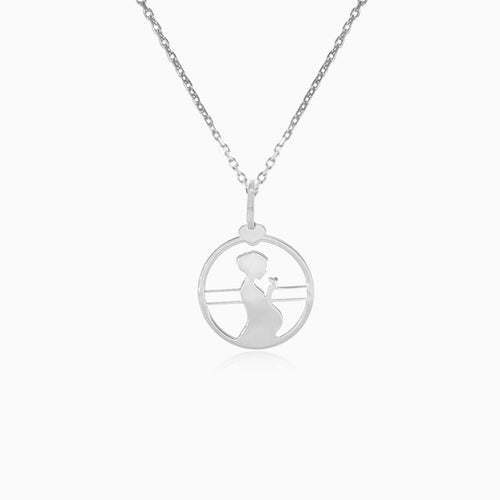 Weißgoldkette mit Silhouette einer schwangeren Frau