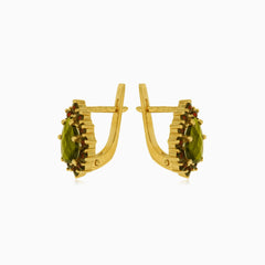 Enchanting harmony: Prong-set gem cascades