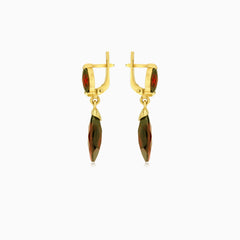 Elegance ve zlatých kapkách granátu