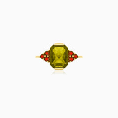 Ring mit strahlender Ausstrahlung aus Moldavit und Granat
