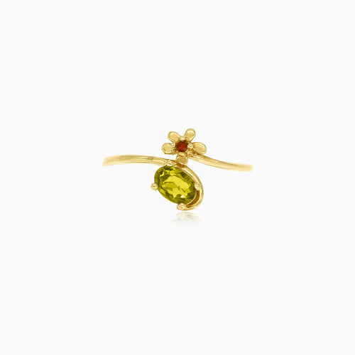 Ovaler Moldavit-Goldring mit floralen Details und Granatakzenten