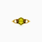 Zeitlose Schönheit: Ring mit Moldavit und Granat