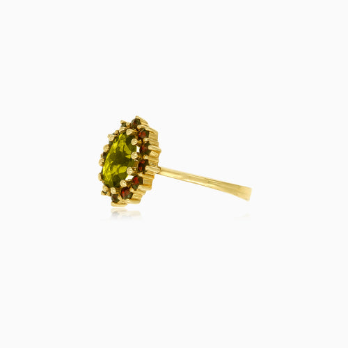 Royal Radiance Ring in Gelbgold mit Moldavit und Granat