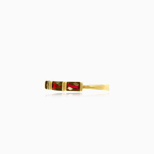 Goldring mit vierfach strahlendem Granat in Stabform