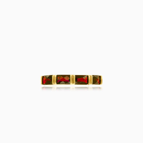 Goldring mit vierfach strahlendem Granat in Stabform