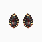 Náušnice ve tvaru kapky s kulatými granáty okolo