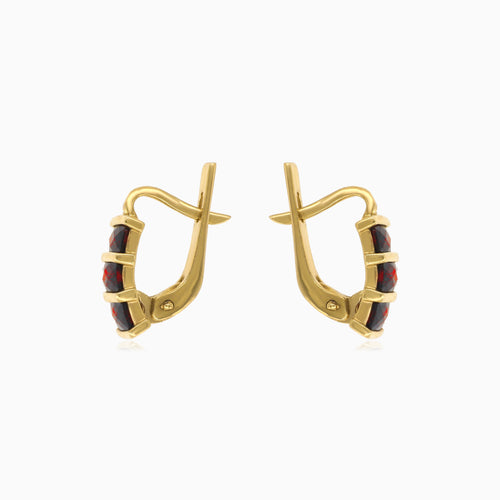 Zlaté náušnice se třemi obdélníkovými granáty