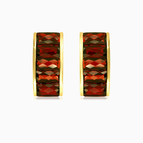 Zlaté náušnice s granátem v kanálkovém zasazení