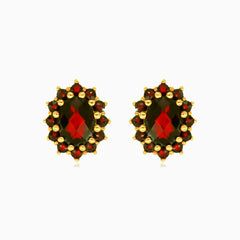 Pendientes colgantes de oro con elegancia floral.