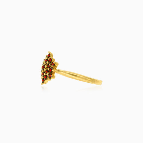 Delikater Granat-Blumenring in 14 Karat Gold