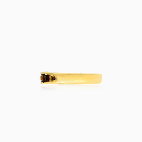 Langer Goldring mit Stabfassung und Granat