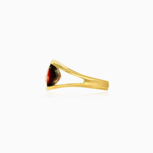 Gelbgoldener Kissen-Schliff Granat-Ring.