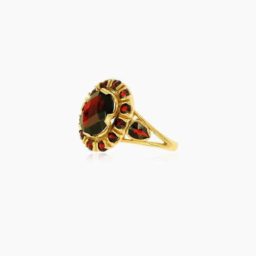 Handgefertigter Goldring mit Granat im Barren-Design