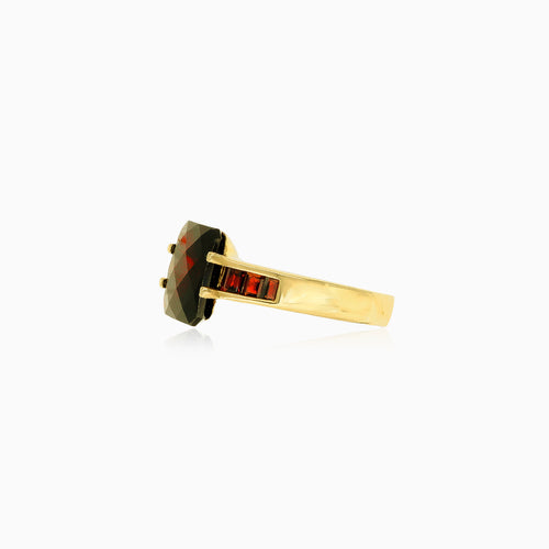 Goldring mit strahlender Ausstrahlung