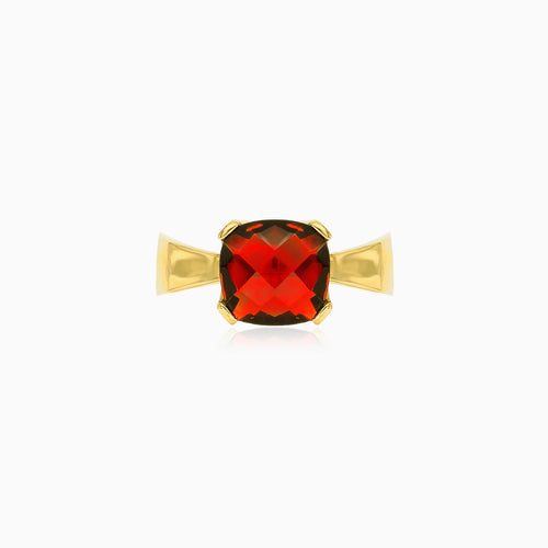 Schicker Goldring mit Kissenschliff-Granat