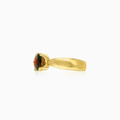 Schicker Goldring mit Kissenschliff-Granat