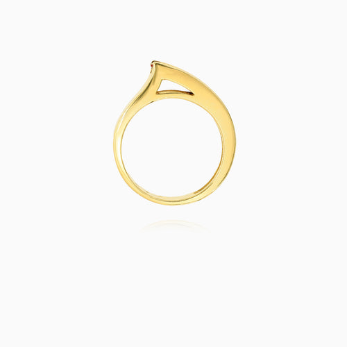 Langer Goldring mit Kanalfassung und Granat