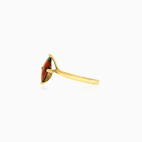 Schicker Goldring mit Granat im Marquiseschliff