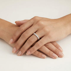 Gleaming cubic zirconia ring