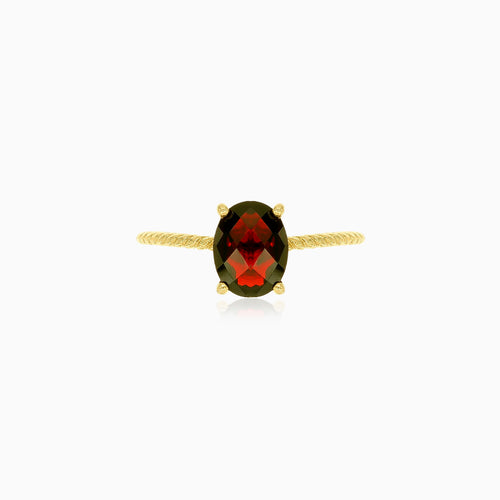 Eleganter ovaler Granat-Ring mit detaillierter Fassung