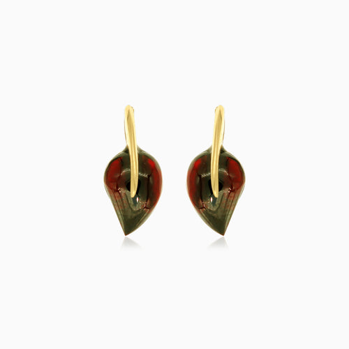 14kt-Gold-Ohrringe mit Granat und Blätterdesign