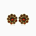 Pendientes de botón florales con granate redondo