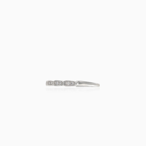 Glänzender Silberring mit Zirkonia