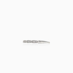 Glänzender Silberring mit Zirkonia