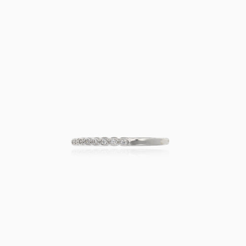 Damenring aus Silber mit funkelnden Zirkonia