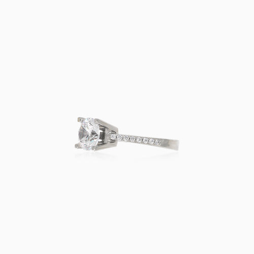 Strahlender Silberring mit Zirkonia