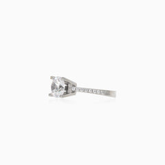 Strahlender Silberring mit Zirkonia