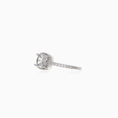 Damenring aus Silber mit leuchtenden Zirkonia