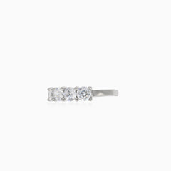 Bague en argent sterling avec cinq pierres en zircon cubique.