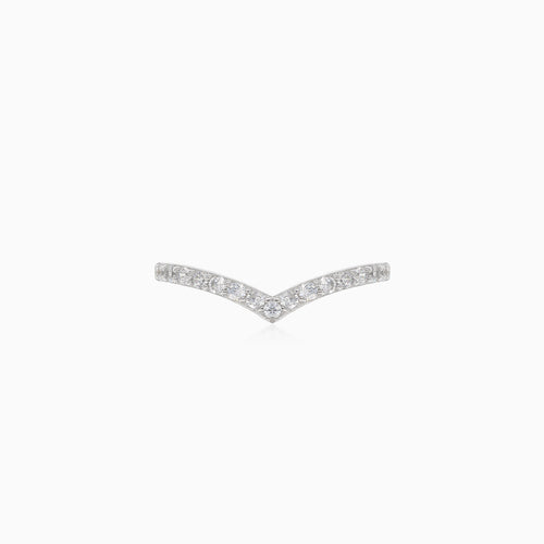 Round cubic zirconia in V shaped ring