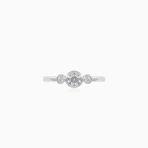 Silberner Ring mit Zirkonia in Zargenfassung