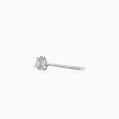 Anillo con halo en forma de corazón, plata y circonita cúbica