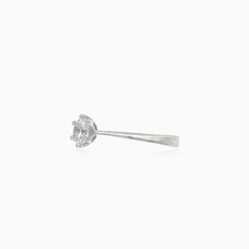 Anillo de plata con diseño hexagonal